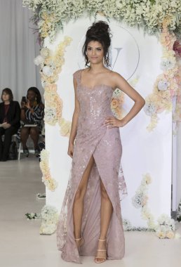 Julie Vino - Güz 2018 koleksiyonu - New York moda hafta gelin