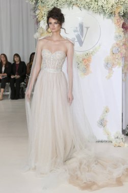 Julie Vino - Güz 2018 koleksiyonu - New York moda hafta gelin