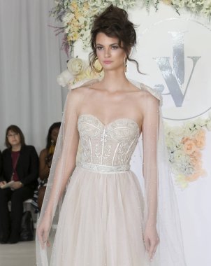 Julie Vino - Güz 2018 koleksiyonu - New York moda hafta gelin