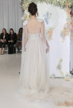 Julie Vino - Güz 2018 koleksiyonu - New York moda hafta gelin