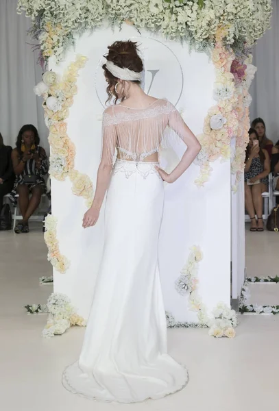 Julie Vino - Güz 2018 koleksiyonu - New York moda hafta gelin