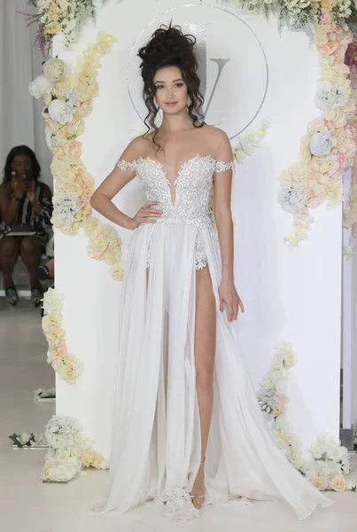 Julie Vino - Güz 2018 koleksiyonu - New York moda hafta gelin