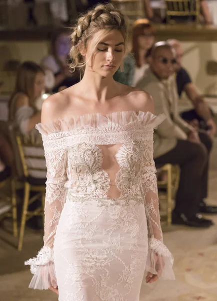 Idan Cohen - val 2018 collectie - New York Fashion Week Bridal — Stockfoto