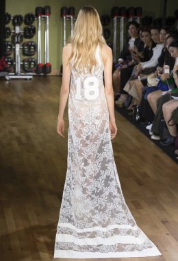 Rita Vinieris - Güz 2018 koleksiyonu - New York Fashio tarafından Rivini