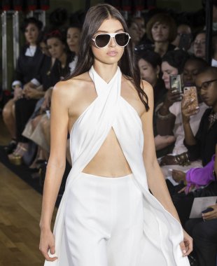 Rita Vinieris - Güz 2018 koleksiyonu - New York Fashio tarafından Rivini