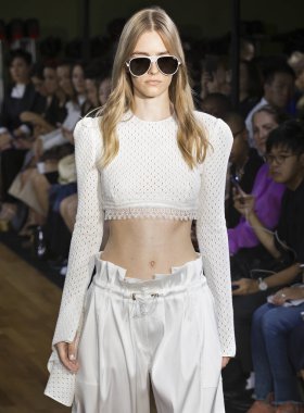 Rita Vinieris - Güz 2018 koleksiyonu - New York Fashio tarafından Rivini