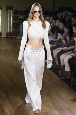 Rita Vinieris - Güz 2018 koleksiyonu - New York Fashio tarafından Rivini