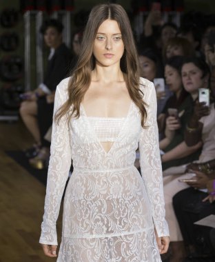 Rita Vinieris - Güz 2018 koleksiyonu - New York Fashio tarafından Rivini