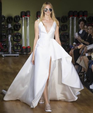 Rita Vinieris - Güz 2018 koleksiyonu - New York Fashio tarafından Rivini