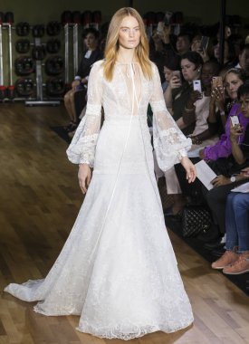 Rita Vinieris - Güz 2018 koleksiyonu - New York Fashio tarafından Rivini