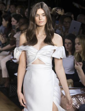 Rita Vinieris - Güz 2018 koleksiyonu - New York Fashio tarafından Rivini