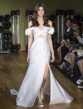 Rita Vinieris - Güz 2018 koleksiyonu - New York Fashio tarafından Rivini