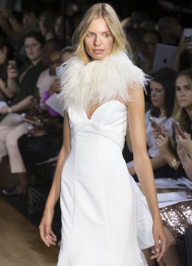 Rita Vinieris - Güz 2018 koleksiyonu - New York Fashio tarafından Rivini