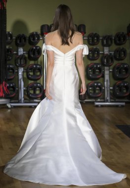 Rita Vinieris - Güz 2018 koleksiyonu - New York Fashio tarafından Rivini