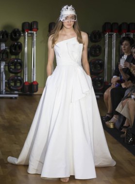 Rita Vinieris - Güz 2018 koleksiyonu - New York Fashio tarafından Rivini