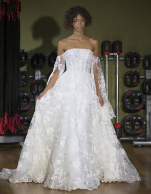 Rita Vinieris - Güz 2018 koleksiyonu - New York Fashio tarafından Rivini