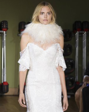 Rita Vinieris - Güz 2018 koleksiyonu - New York Fashio tarafından Rivini