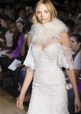 Rita Vinieris - Güz 2018 koleksiyonu - New York Fashio tarafından Rivini