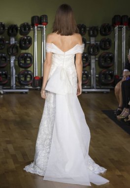 Rita Vinieris - Güz 2018 koleksiyonu - New York Fashio tarafından Rivini