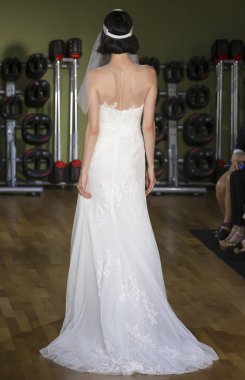 Rita Vinieris - Güz 2018 koleksiyonu - New York Fashio tarafından Rivini