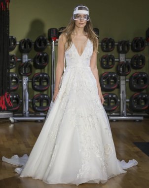 Rita Vinieris - Güz 2018 koleksiyonu - New York Fashio tarafından Rivini