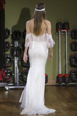 Rita Vinieris - Güz 2018 koleksiyonu - New York Fashio tarafından Rivini