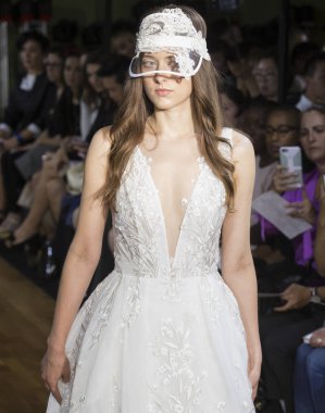 Rita Vinieris - Güz 2018 koleksiyonu - New York Fashio tarafından Rivini