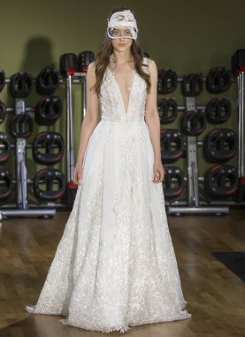 Rita Vinieris - Güz 2018 koleksiyonu - New York Fashio tarafından Rivini