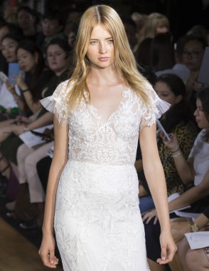 Rita Vinieris - Güz 2018 koleksiyonu - New York Fashio tarafından Rivini