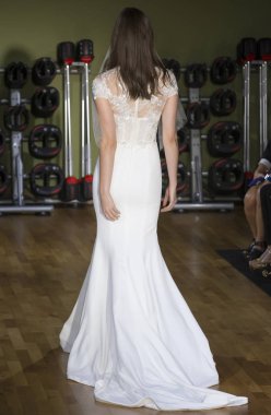 Rita Vinieris - Güz 2018 koleksiyonu - New York Fashio tarafından Rivini