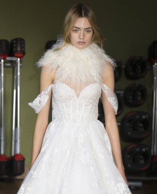 Rita Vinieris - Güz 2018 koleksiyonu - New York Fashio tarafından Rivini