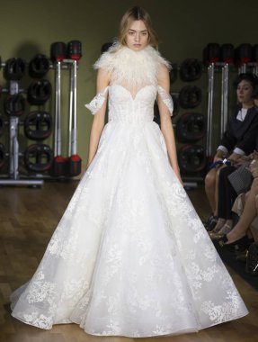 Rita Vinieris - Güz 2018 koleksiyonu - New York Fashio tarafından Rivini