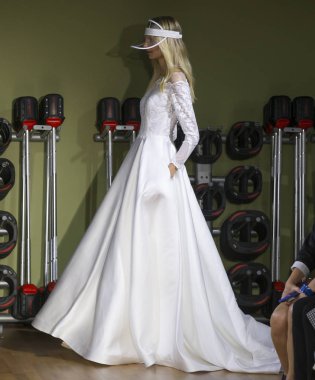 Rita Vinieris - Güz 2018 koleksiyonu - New York Fashio tarafından Rivini