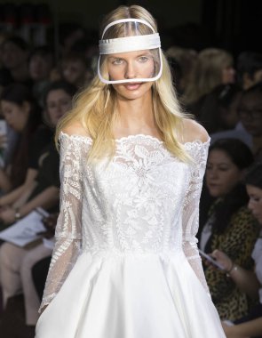 Rita Vinieris - Güz 2018 koleksiyonu - New York Fashio tarafından Rivini