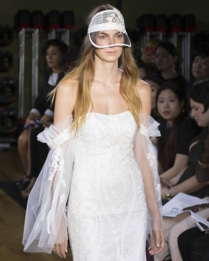 Rita Vinieris - Güz 2018 koleksiyonu - New York Fashio tarafından Rivini