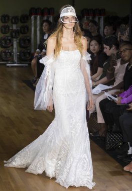 Rita Vinieris - Güz 2018 koleksiyonu - New York Fashio tarafından Rivini