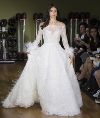 Rita Vinieris - Güz 2018 koleksiyonu - New York Fashio tarafından Rivini