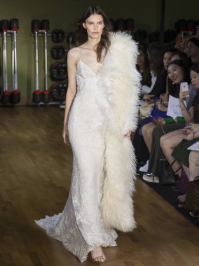 Rita Vinieris - Güz 2018 koleksiyonu - New York Fashio tarafından Rivini