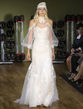 Rita Vinieris - Güz 2018 koleksiyonu - New York Fashio tarafından Rivini