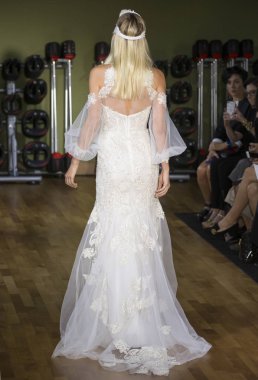 Rita Vinieris - Güz 2018 koleksiyonu - New York Fashio tarafından Rivini