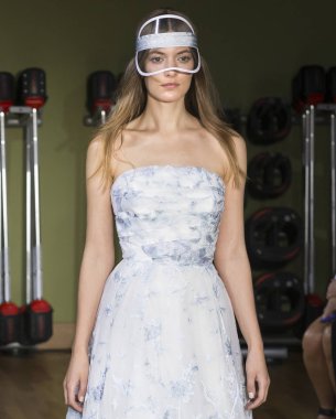 Rita Vinieris - Güz 2018 koleksiyonu - New York Fashio tarafından Rivini