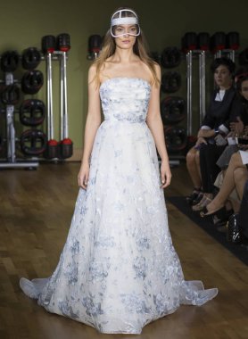 Rita Vinieris - Güz 2018 koleksiyonu - New York Fashio tarafından Rivini