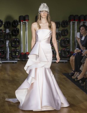 Rita Vinieris - Güz 2018 koleksiyonu - New York Fashio tarafından Rivini