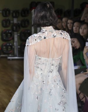 Rita Vinieris - Güz 2018 koleksiyonu - New York Fashio tarafından Rivini