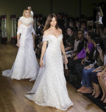 Rita Vinieris - Güz 2018 koleksiyonu - New York Fashio tarafından Rivini