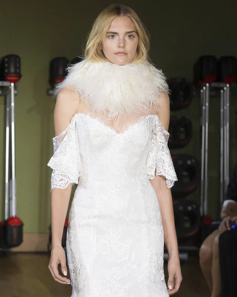 Rita Vinieris - Güz 2018 koleksiyonu - New York Fashio tarafından Rivini