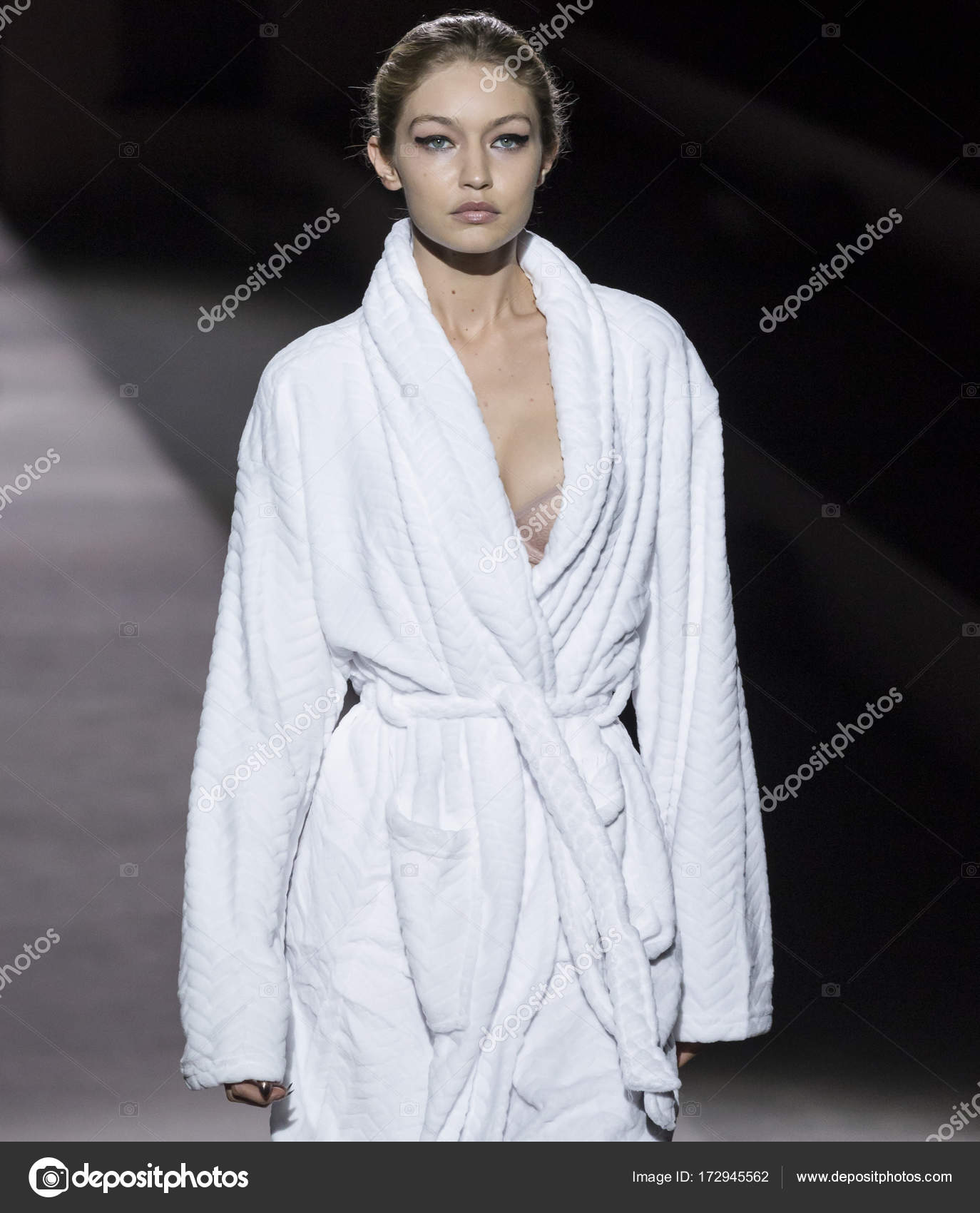Runway Robe Fashion New York 2018 Tom Ford Show Spring