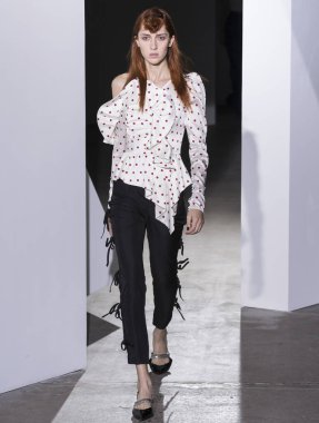 Kendi portresi show - bahar yaz 2018, New York Moda Haftası