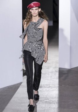 Kendi portresi show - bahar yaz 2018, New York Moda Haftası