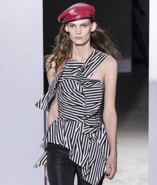 Kendi portresi show - bahar yaz 2018, New York Moda Haftası